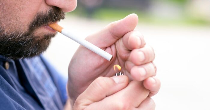 Kašel může být způsoben bakteriemi a viry, alergeny, kouřením i znečištěným ovzduším. Někdy může za jeho vznik vrozená vada dýchacích cest.