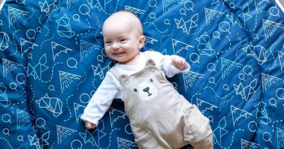 Prach, pyl, roztoči a další alergeny zhoršují příznaky atopického ekzému. Pořiďte si do domácnosti čističku vzduchu a protiroztočové lůžkoviny, které vám pomohou výskyt alergenů v domácnosti minimalizovat.